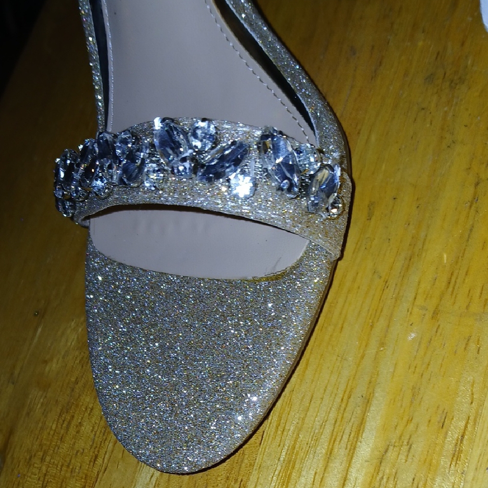 Dream Paris Elegant Gold Heeled Sandals - Picture 8 of 14